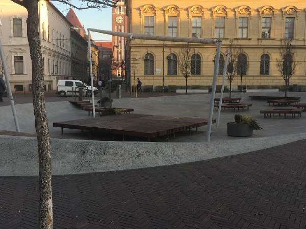 Szeged Dugonics tér Kráter